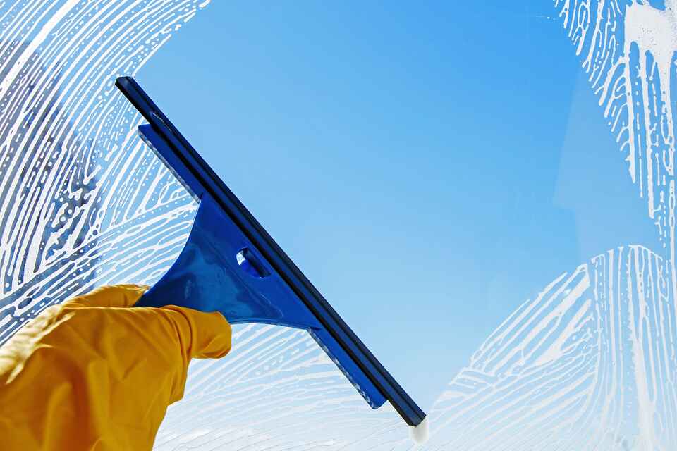 What is the Best Professional Squeegee for Cleaning Windows